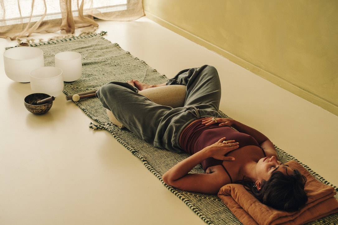 Reiki session with singing bowls